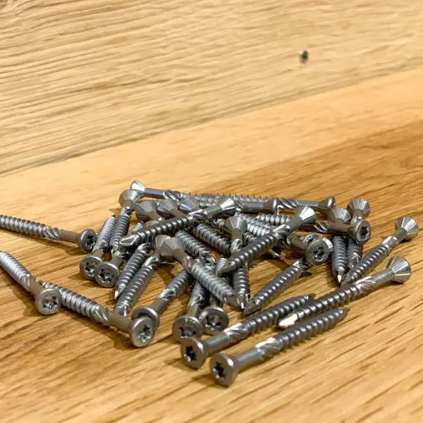comparison-of-deck-nail-and-screw